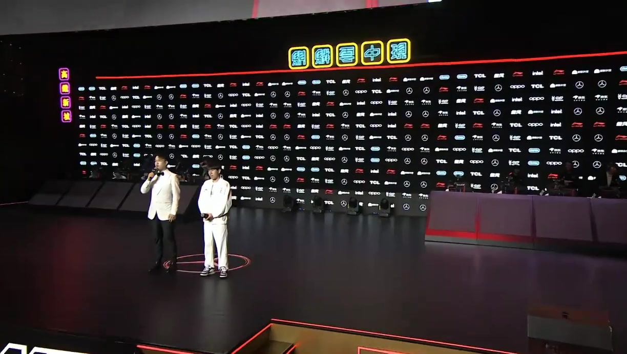 png电子赛后采访GALA：看到机会先上再说，第一赛段结束后好好休息了一下