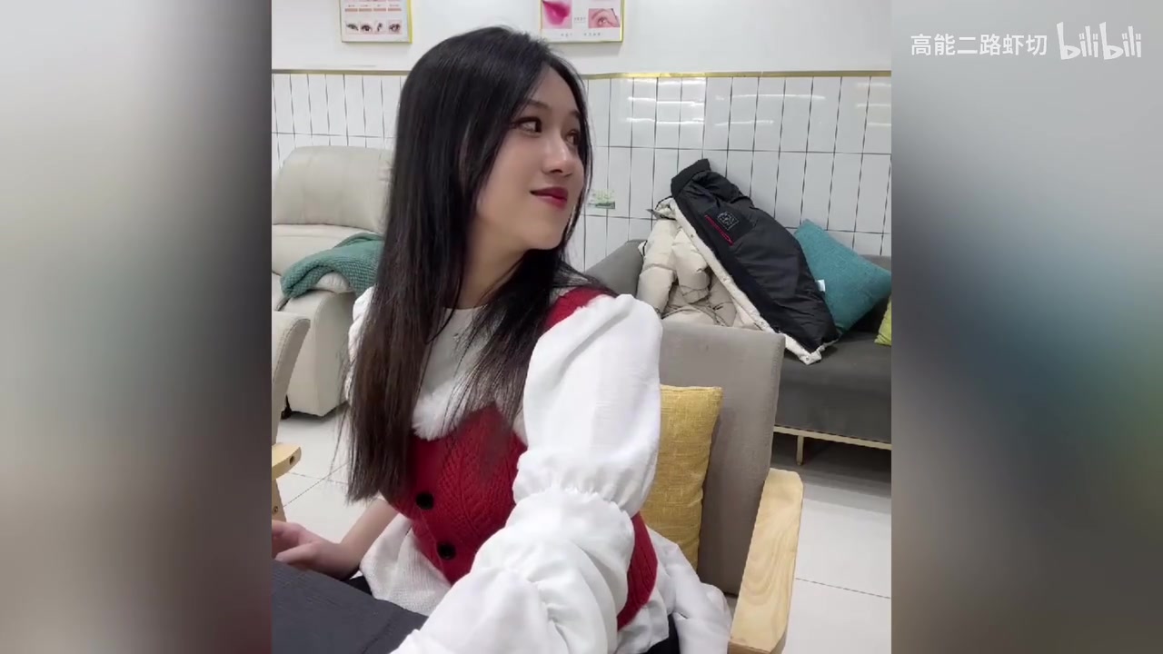 png电子官网大明星！Suki户外做美甲 粉丝不停的往店里点外卖！