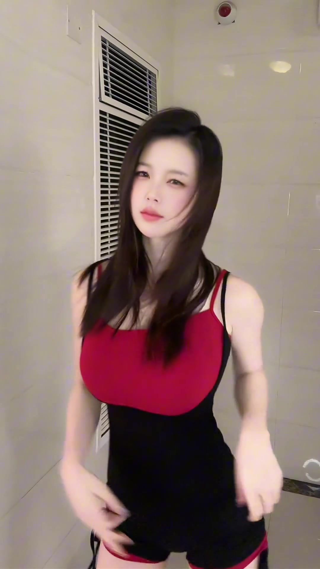 电子png游戏真遭不住！《黑神话》美女演员钱思怡晒热舞视频