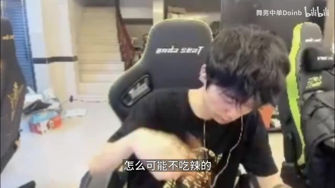 png电子网站Doinb：我一湖南人怎么可能不吃辣 韩国火鸡面一次吃三个不觉得辣