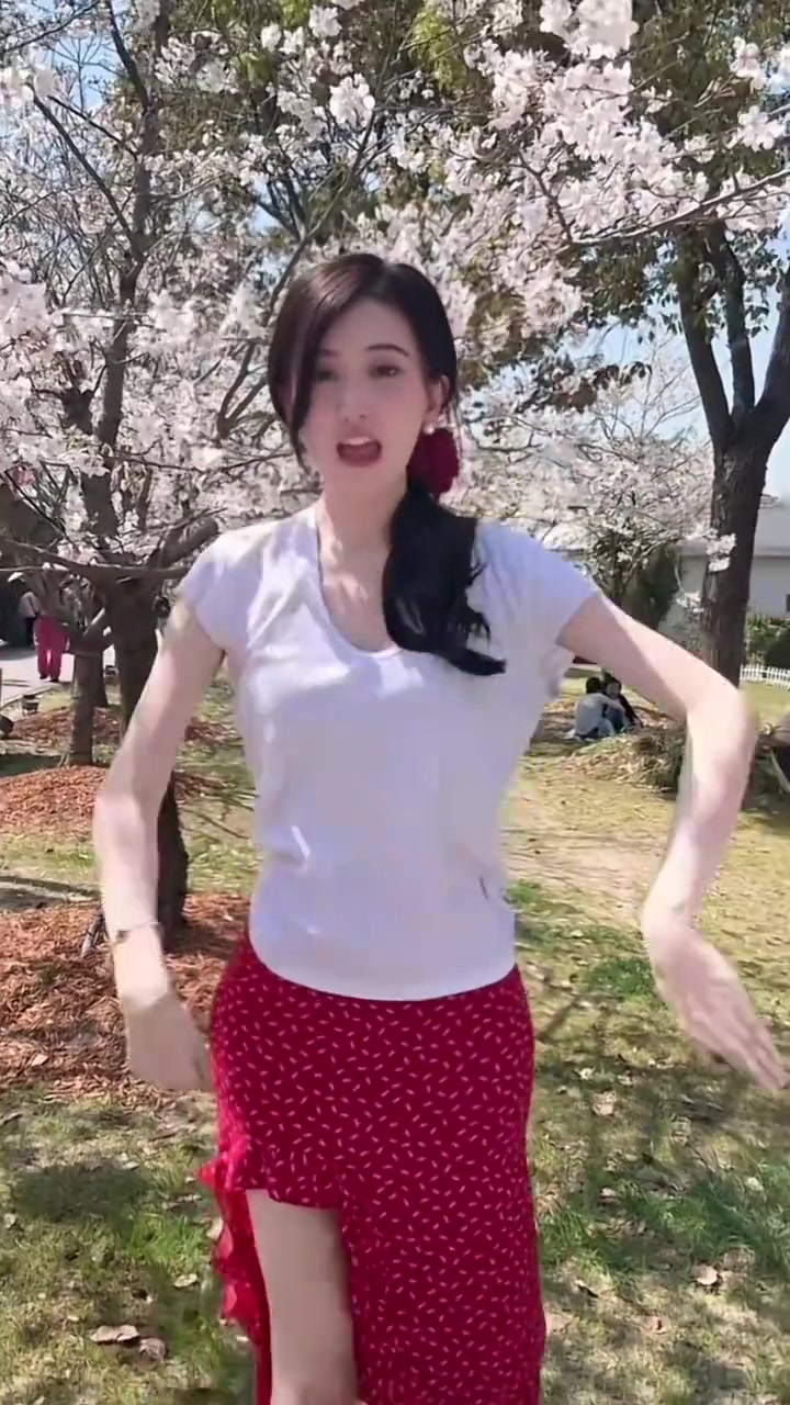 电子png游戏无畏契约主持唯嘉分享舞蹈视频：樱花树下甜一下🌸